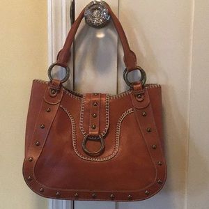 BCBG Leather Purse. Tons of details. Perfect !